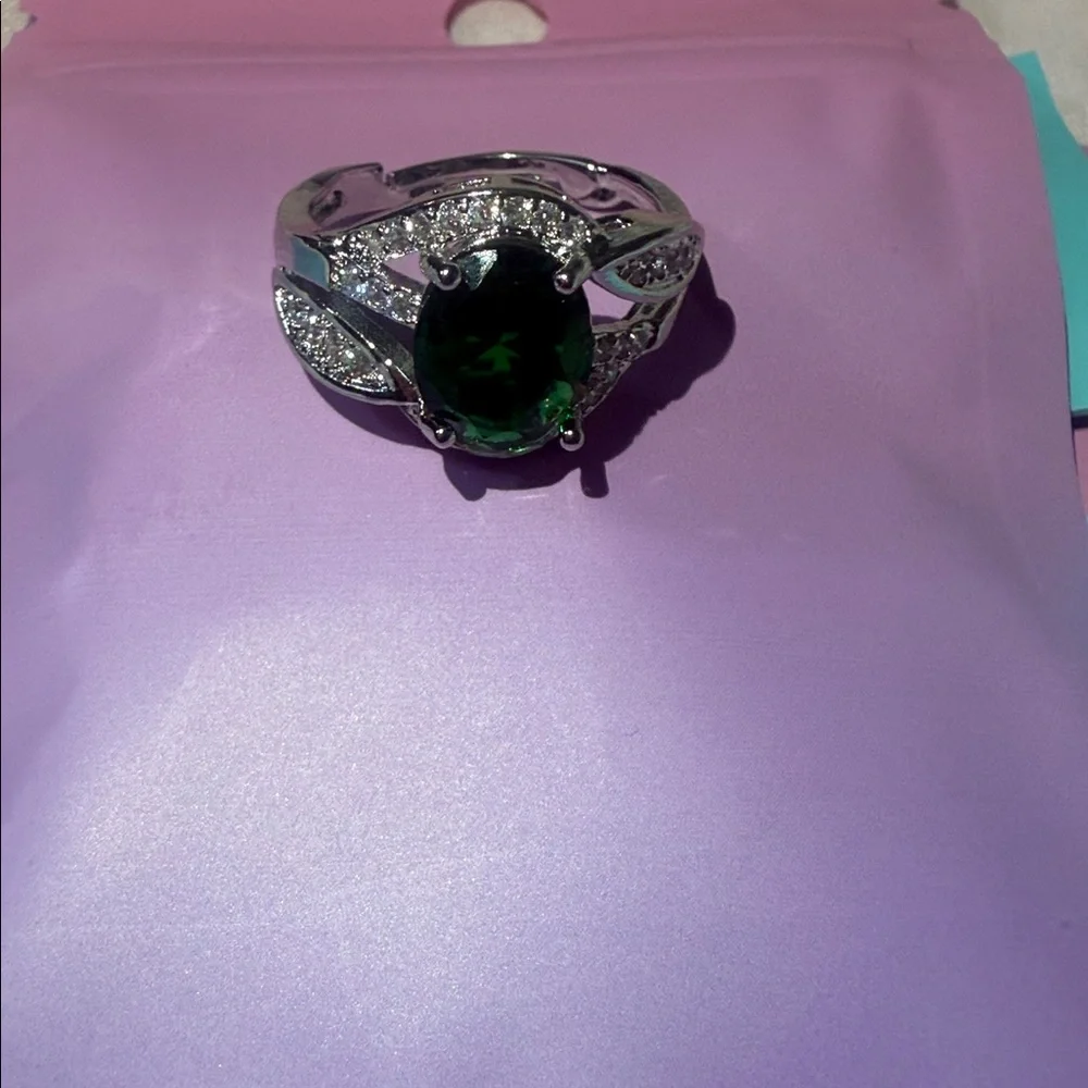 Elegant Silver and Green Gemstone Ring